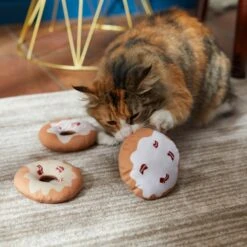 Frisco Fall Maple Bacon Donut Plush Cat Toy With Catnip 7 Frisco Fall Maple Bacon Donut Plush Cat Toy With Catnip -Pet Cat Store 285653 PT3. AC SS1800 V1629724929